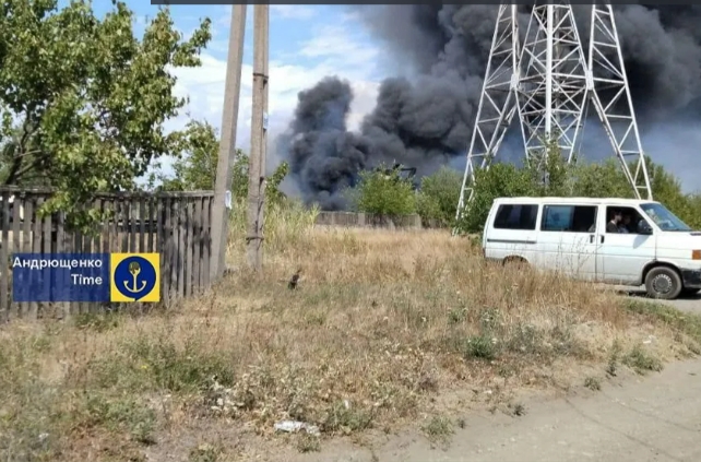 В Мариуполе вспыхнул масштабный пожар возле военной базы оккупантов