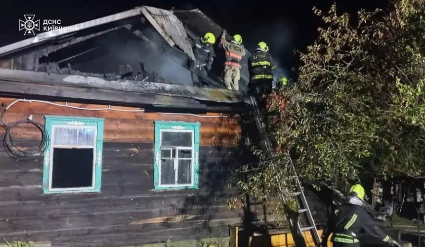 В пожаре на Киевщине погибли бабушка и внук