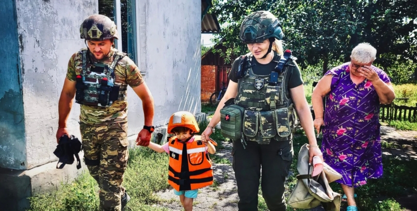 Батьків, які не виїжджають з дітьми з-під обстрілів, може чекати в'язниця, — МВС