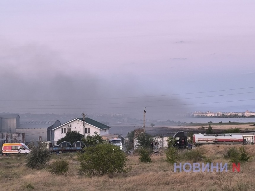 Масштабный пожар под Николаевом: экоинспекторы подсчитали ущерб от горения шин