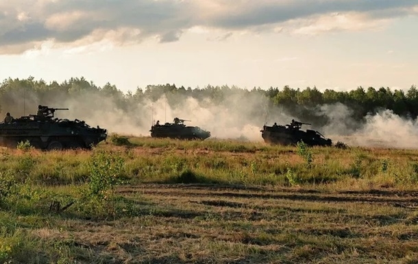 У Польщі військові влучили по цивільному будинку