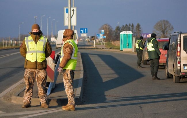 Латвия усилила пограничный контроль товаров из РФ и Беларуси