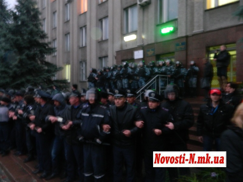 После событий в Первомайске "Беркуту" хотят запретить штурмовать окружкомы и усмирять людей на митингах