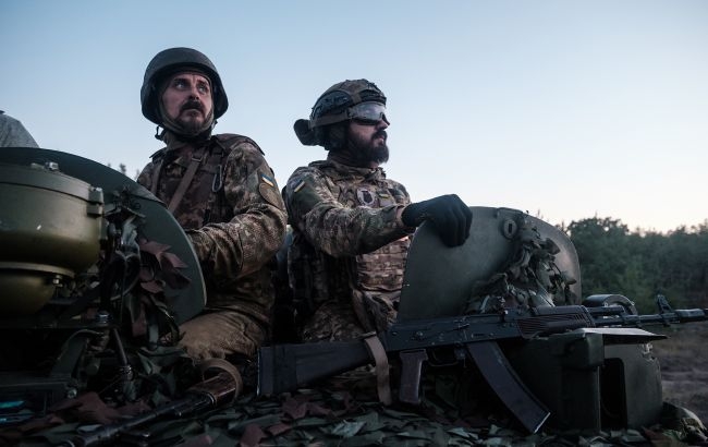 З повного оточення. Бійці Нацгвардії евакуювали пораненого на Покровському напрямку (відео)