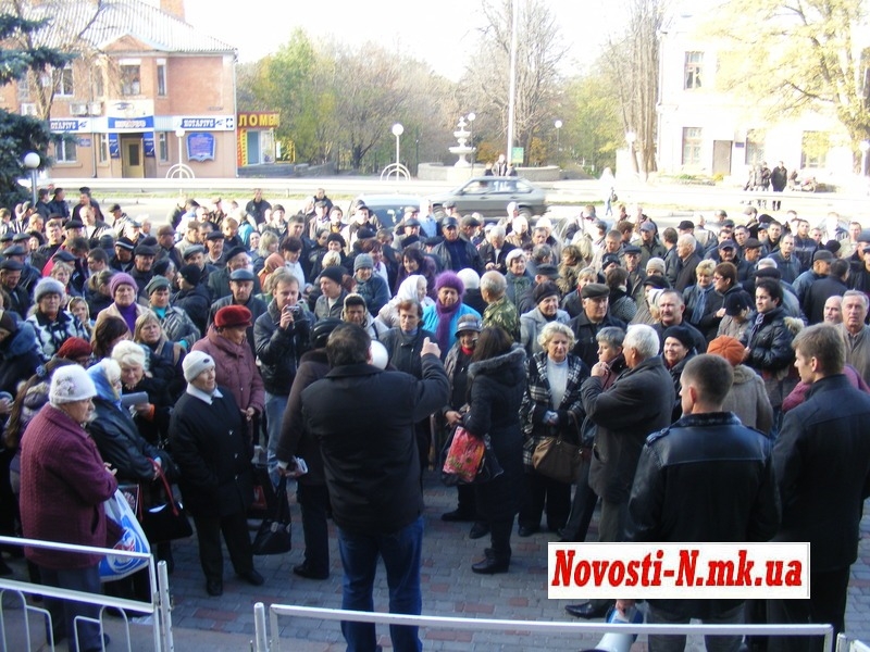 В Первомайске прокуроры и милиция уговаривают всех писать заявления на участников акций протеста