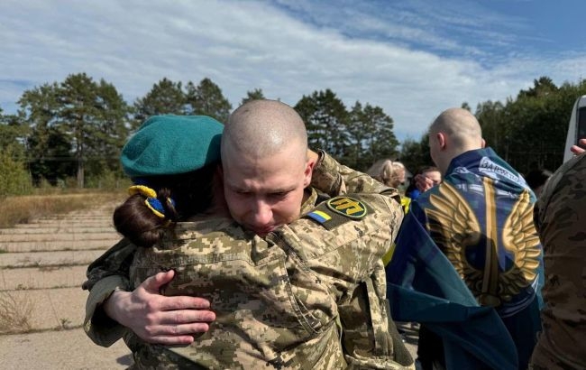 Захисники «Азовсталі» і не лише: Україна повернула з полону ще 49 військових