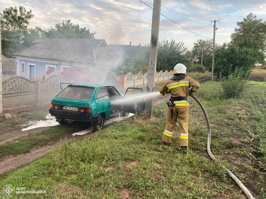 В Николаевской области горел автомобиль