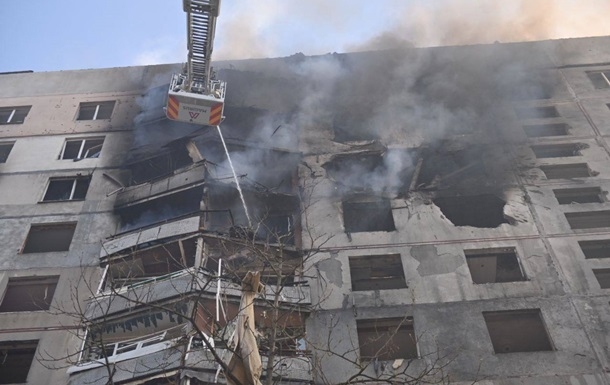 Рятувальники деблокували тіло загиблої з-під завалів у Харкові