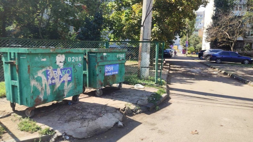 На Намыве прямо под домами организовали незаконную свалку