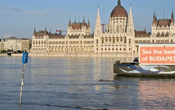 Дунай вийшов з берегів: затоплює парламент Угорщини (відео)