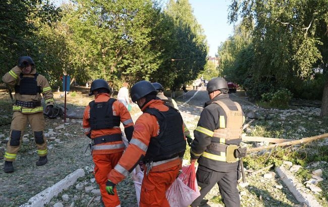 РФ ударила по пансіонату для людей похилого віку в Сумах: там було понад 200 осіб, є загиблі