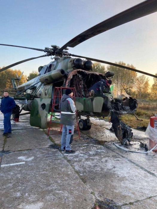 Двое школьников сожгли вертолет на авиабазе в Омске, — росСМИ (фото)