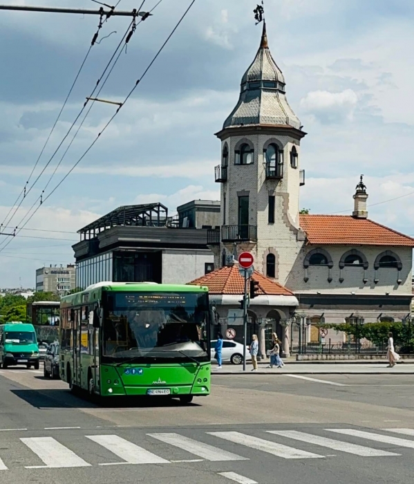 В коммунальных автобусах Николаева внедряют безналичную оплату за проезд