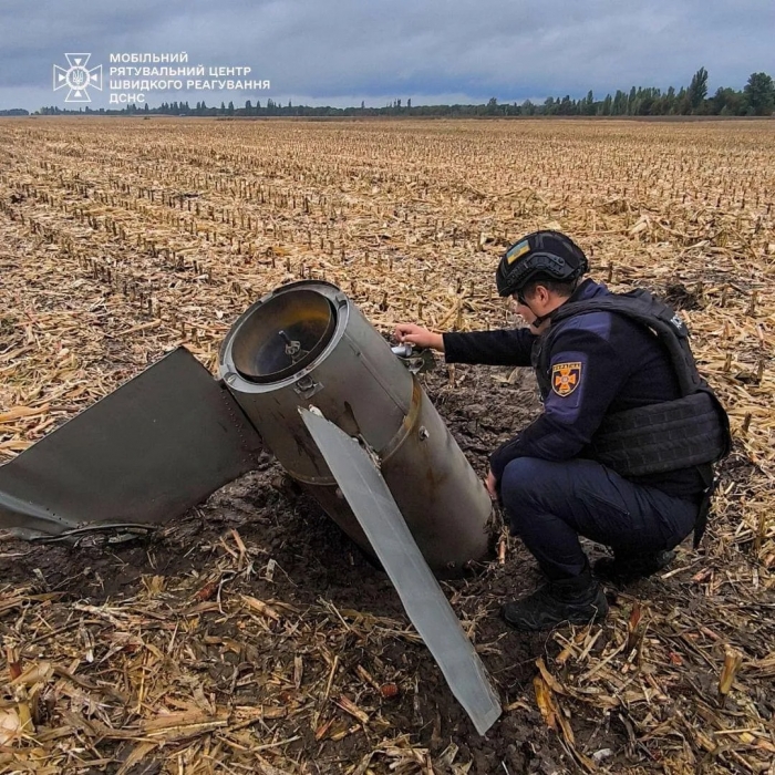 У Київській області фермер серед поля знайшов уламки ракети С-300