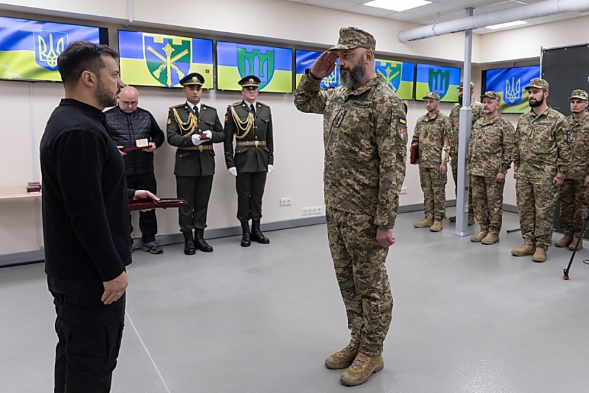 Президент Зеленский по случаю Дня ТРО отметил наградами воинов из николаевской бригады