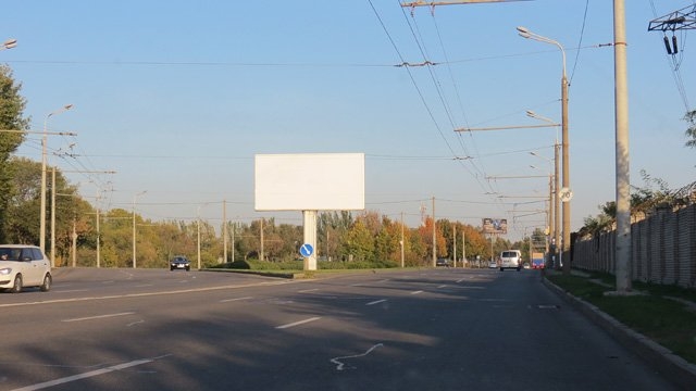 В Николаеве разместили наружную рекламу на русском языке