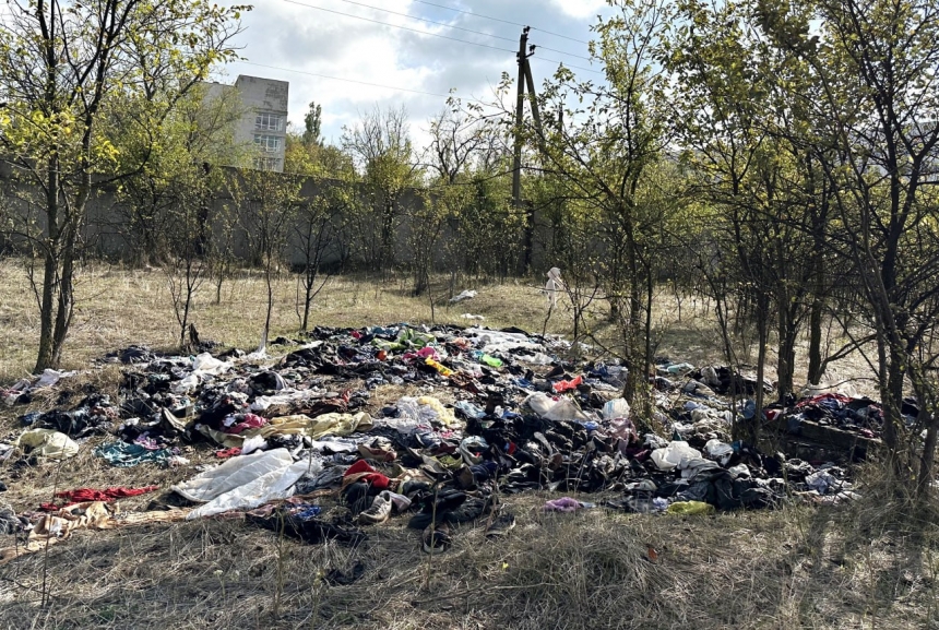 Территорию возле медучреждения под Николаевом превратили в свалку