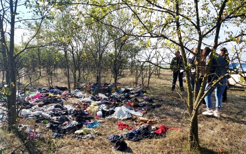 Територію біля медзакладу під Миколаєвом перетворили на звалище