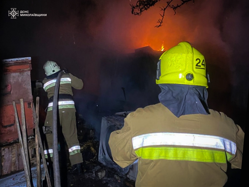 У Первомайську горів «Опель»: чоловік отримав опіки