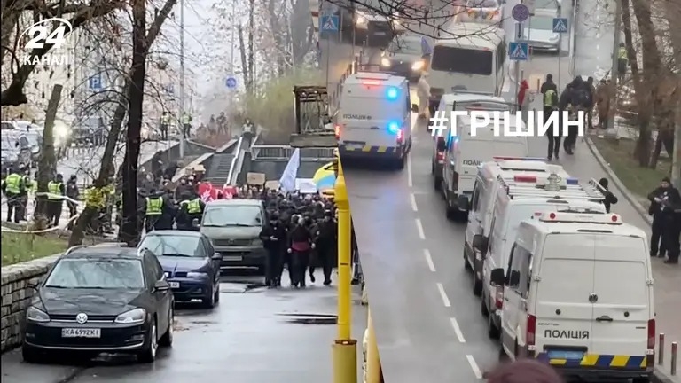 В Киеве произошли столкновения в месте проведения лектория на тему ЛГБТ (видео)