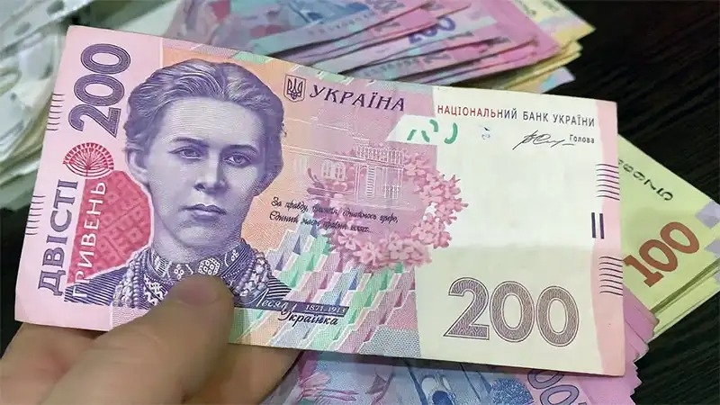 Українцям роздадуть ще по 900 гривень: на що їх можна буде витратити