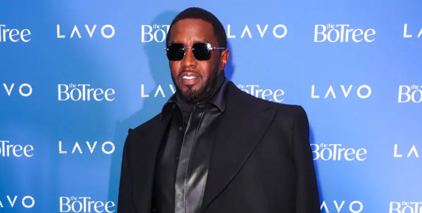 Заставлял убирать улики: против Puff Daddy подал иск его бывший ассистент