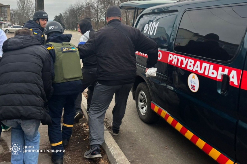 По ринку в Нікополі завдано удару: відомо про 8 постраждалих (фото)