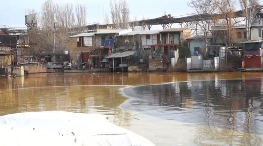 В Николаеве из Южного Буга откачали 110 тонн растительного масла - ущерб оценивают в 45 млрд