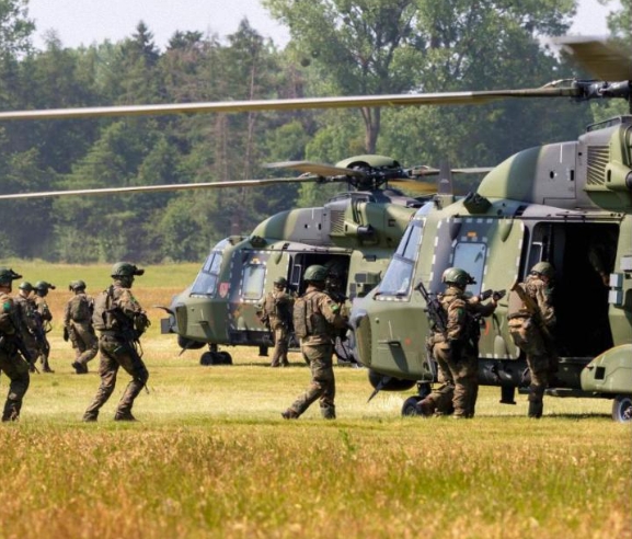 Міністр оборони ФРН припускає розміщення німецьких миротворців в Україні