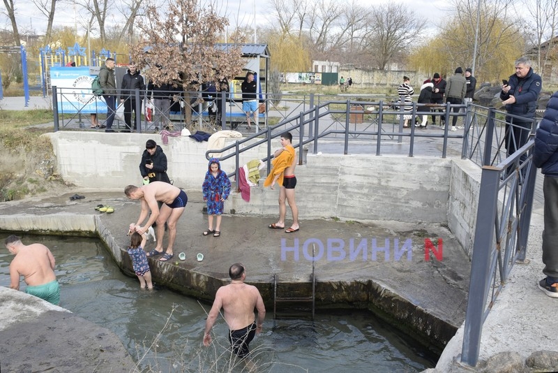 Традиційні хрещенські купання у Миколаєві: фото та відео