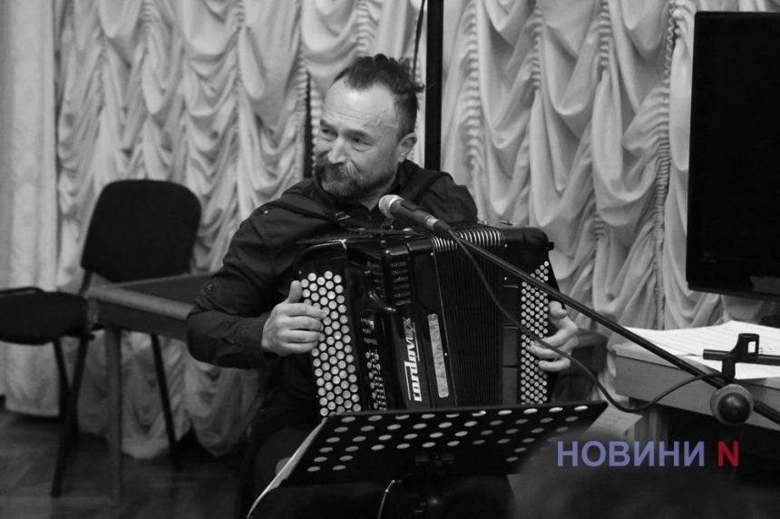 Зимові мелодії: миколаївців знову порадував Acoustic band (фоторепортаж)