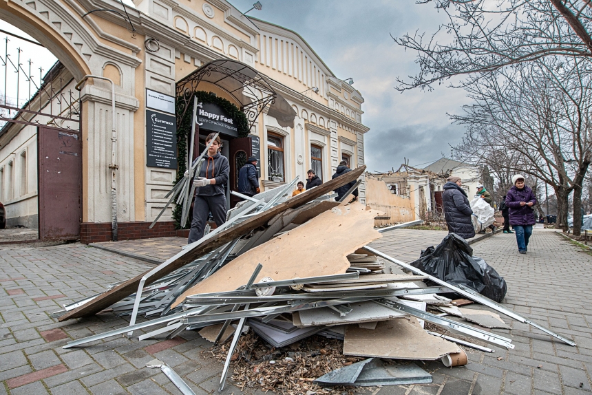 Фотограф показал кадры последствий атаки на Николаев