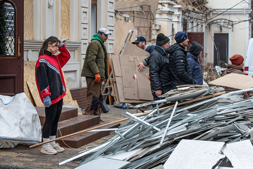 Фотограф показал кадры последствий атаки на Николаев