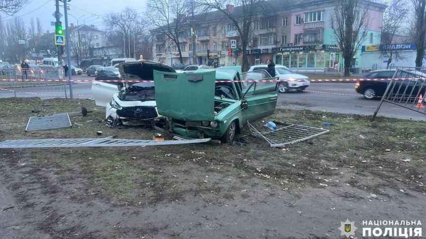 В результате тройного ДТП в Николаеве погибли два человека: водителя Infiniti задержала полиция