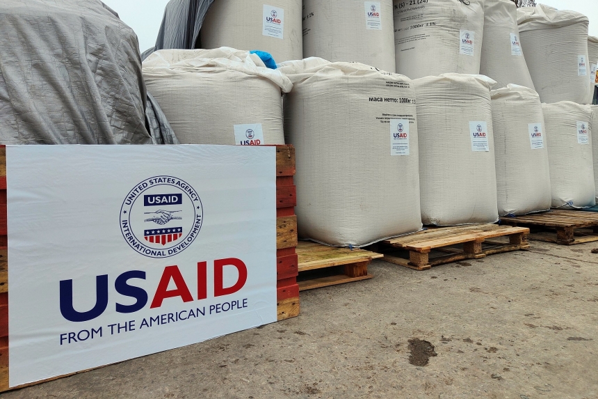 USAID в Украине получило приказ остановить все контракты по оказанию помощи