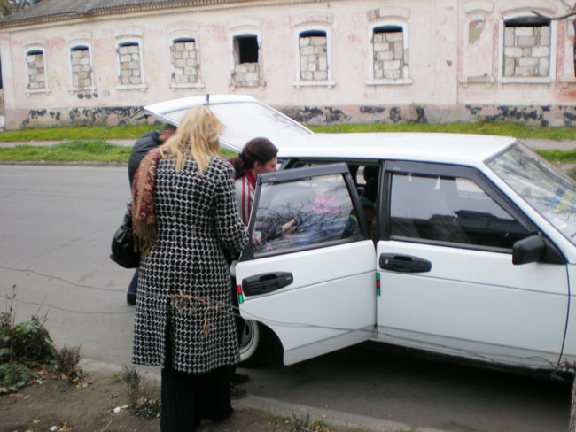 В Николаеве у матери-алкоголички по решению суда отбирали детей. Но пятый остался при ней
