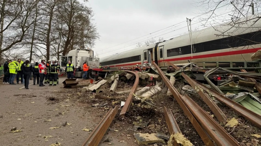 У Німеччині потяг наїхав на вантажівку: є постраждалі