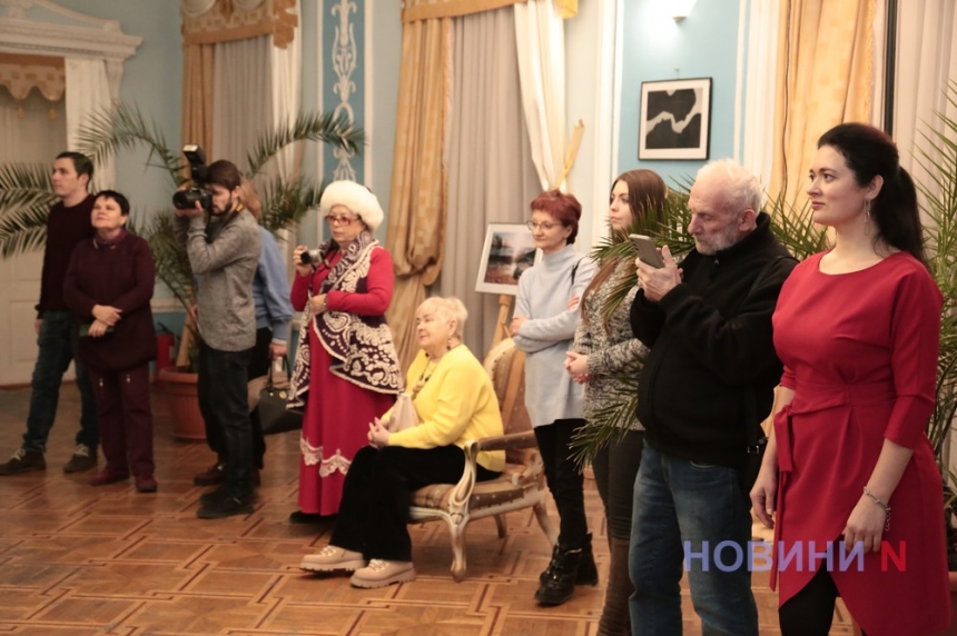 «Я всюди бачу кохання»: у миколаївському театрі відкрилася нова фотовиставка