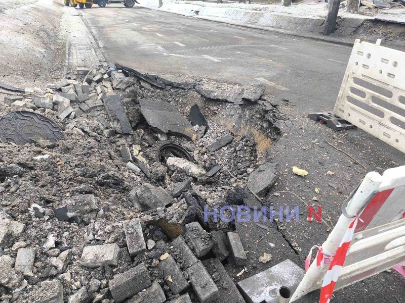 В центре Николаева «шахед» взорвался на проезжей части - повреждены офисы и магазины (фото)