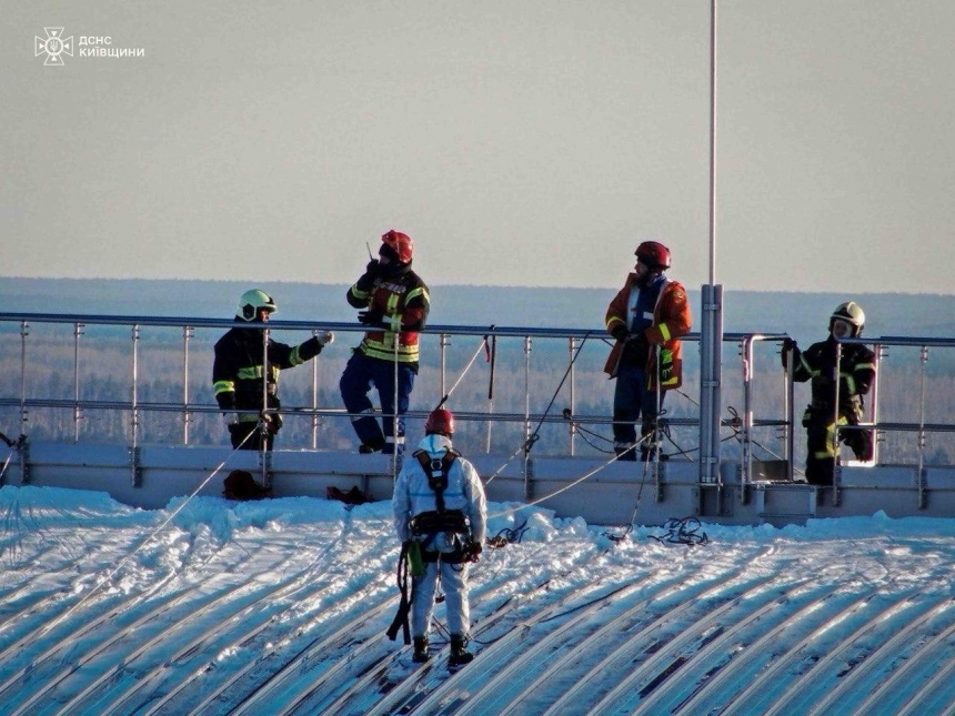 Удар по ЧАЕС: верхолази ліквідовують осередки тління на арці