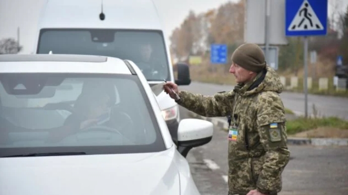 Мінкультури не допомагатиме журналістам виїжджати за кордон