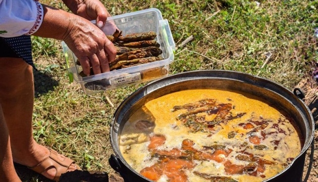 Як готують борщ із бичками, який може стати першим об'єктом нематеріальної спадщини Миколаївщини