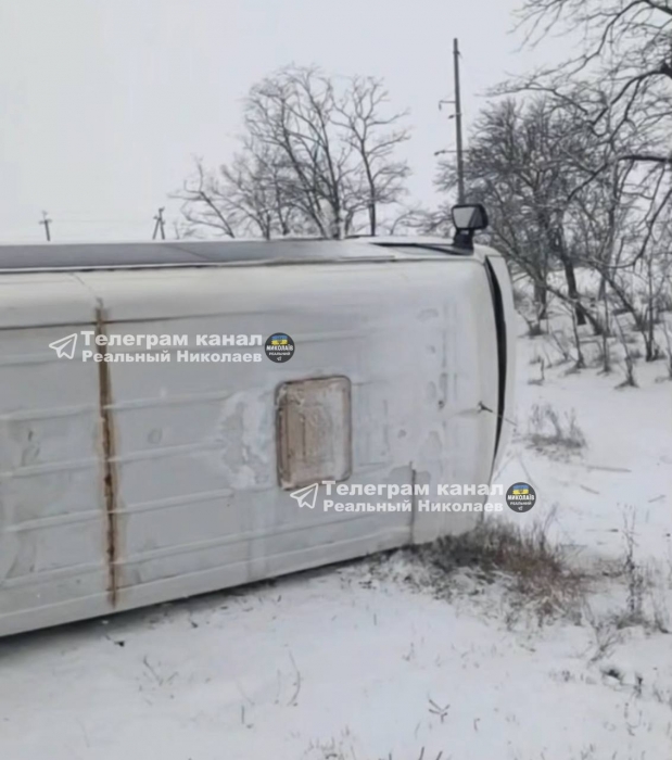 Маршрутка перевернулася під Миколаєвом