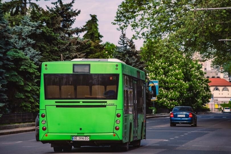 На двох автобусних маршрутах Миколаєва призначили тимчасових перевізників