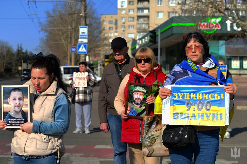 Николаевцам напомнили о важности ежедневной минуты молчания (фото)