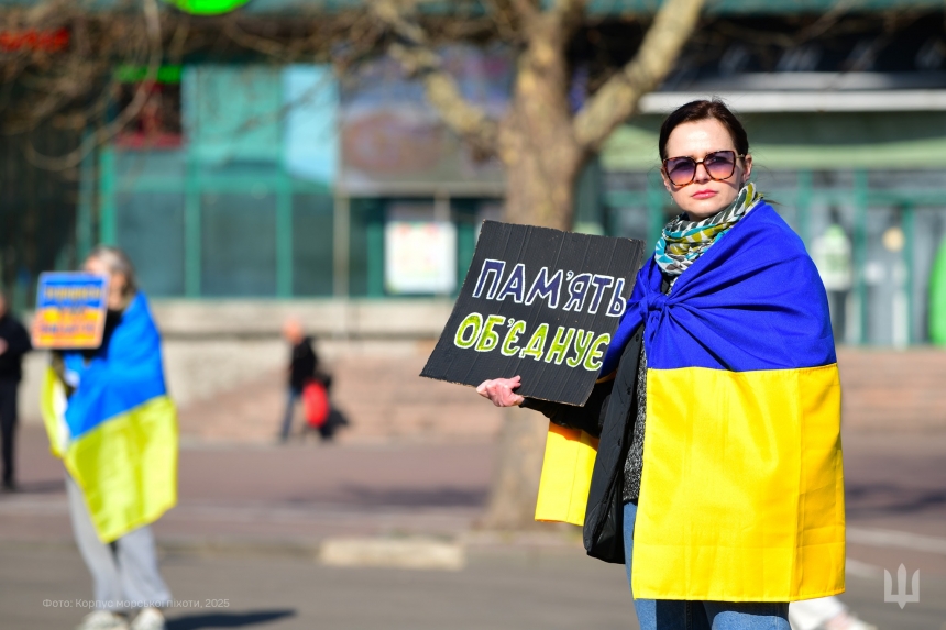 Николаевцам напомнили о важности ежедневной минуты молчания (фото)