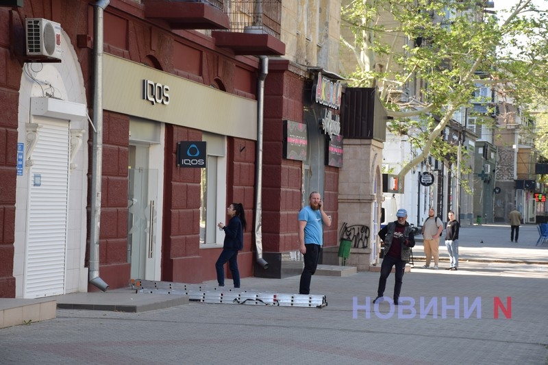 У Миколаєві хочуть за рахунок бюджету зняти неправильні вивіски, а власників змусити купити нові