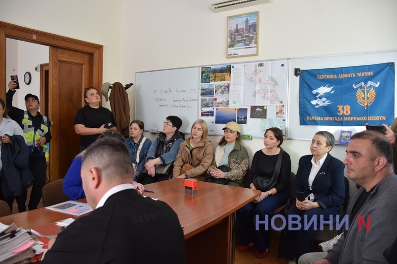 У Миколаєві хочуть за рахунок бюджету зняти неправильні вивіски, а власників змусити купити нові