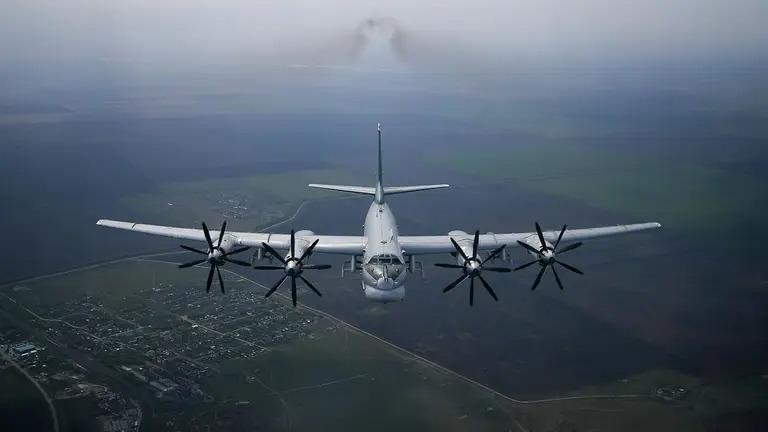 Российские стратегические бомбардировщики «убегают» от границы с Украиной, – мониторы
