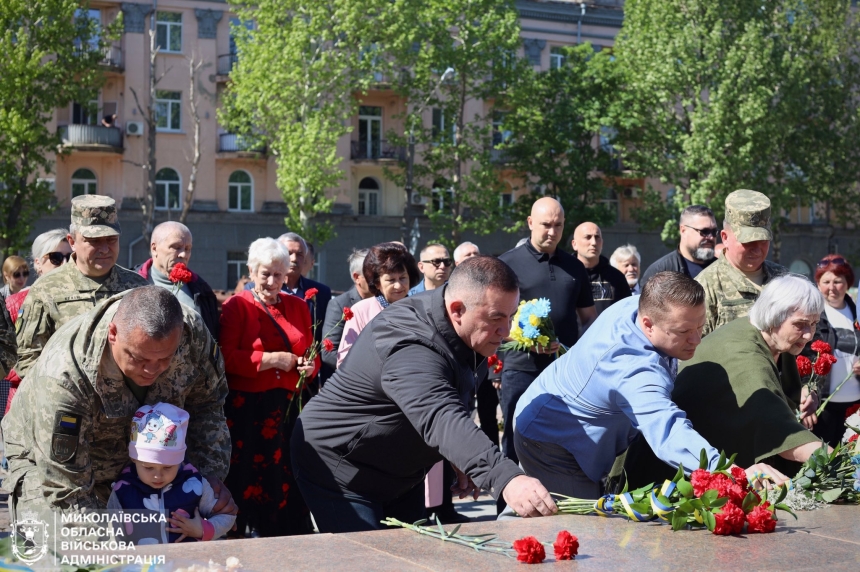 В Николаеве почтили 80-ю годовщину Победы над нацизмом (фото)